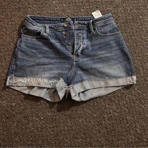 Hollister Curvy Mom Short High Rise 3”